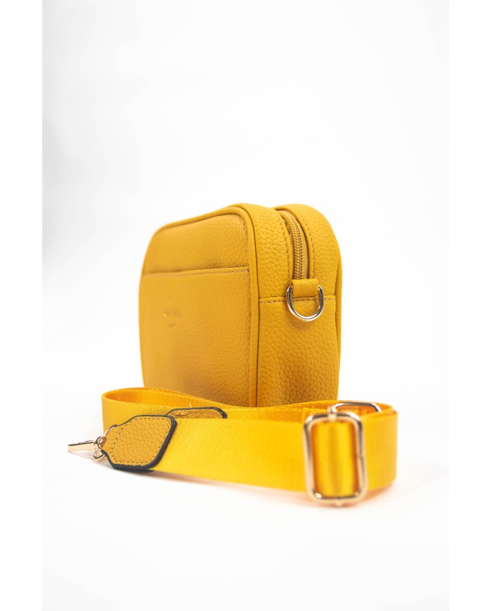 Borsa pochette gialla effetto tigrato con tracolla removibile doppie tasche esterne logo frontale stampato Borsa pochette gialla effetto tigrato con tracolla removibile doppie tasche esterne logo frontale stampato