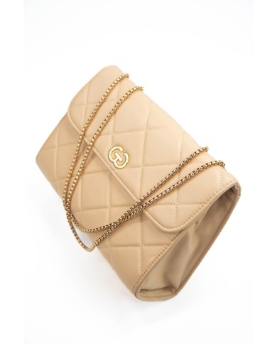 Borsa beige a spalla due scomparti chiusura a patta magnetica tracolla a catena fissa logo frontale in oro Borsa beige a spalla due scomparti chiusura a patta magnetica tracolla a catena fissa logo frontale in oro