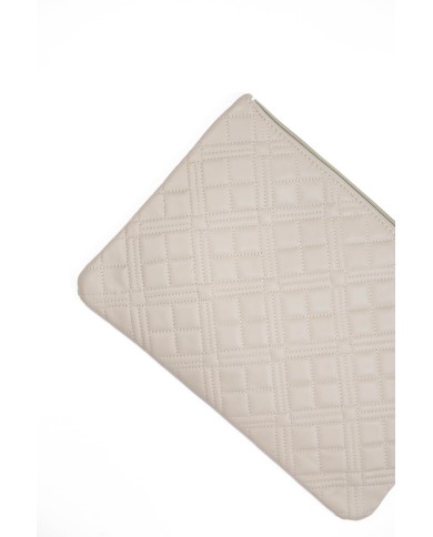 Borsa pochette beige trapuntata con logo chiusura a zip con manico