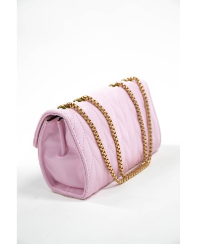 Borsa rosa piccola rigida patch centrale con logo chiusura con bottone a scatto manici color oro Borsa rosa piccola rigida patch centrale con logo chiusura con bottone a scatto manici color oro