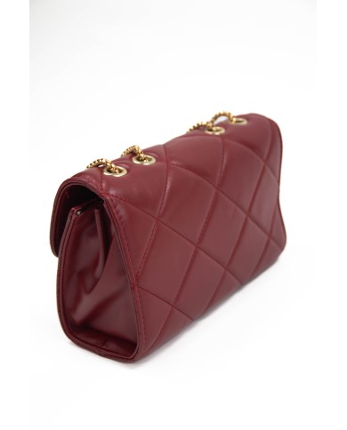 Borsa rigida bordeux trapuntata con logo centrale bottone magnetico e catenella regolabile dorata Borsa rigida bordeux trapuntata con logo centrale bottone magnetico e catenella regolabile dorata