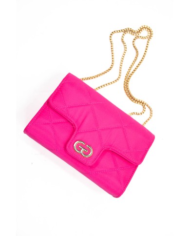 Borsa rigida fucsia trapuntata con logo centrale bottone magnetico e catenella regolabile dorata Borsa rigida fucsia trapuntata con logo centrale bottone magnetico e catenella regolabile dorata