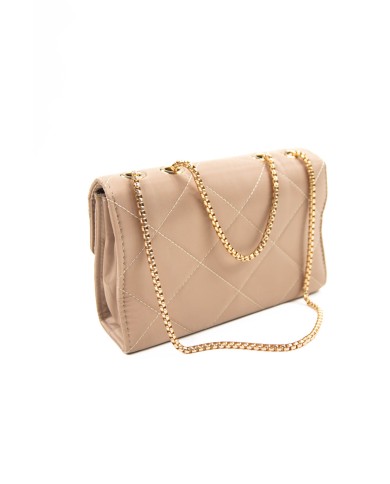 Borsa rigida rosa trapuntata con logo centrale bottone magnetico e catenella regolabile dorata Borsa rigida rosa trapuntata con logo centrale bottone magnetico e catenella regolabile dorata