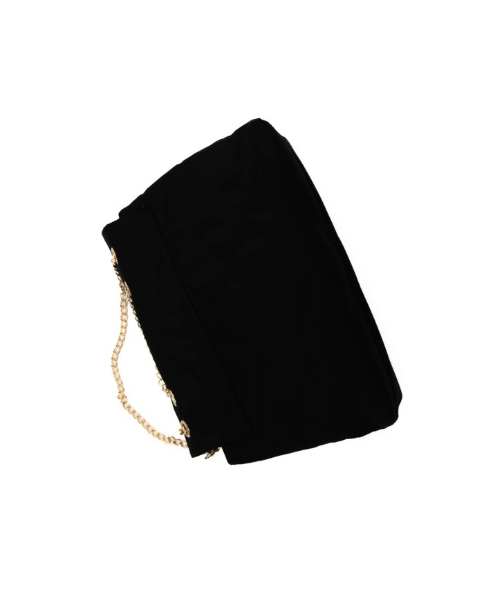 Borsa morbida nera a tracolla con chiusura bottone a scatto e logo centrale Borsa morbida nera a tracolla con chiusura bottone a scatto e logo centrale