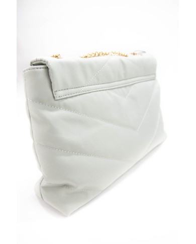 Borsa morbida verde a tracolla con chiusura bottone a scatto e logo centrale Borsa morbida verde a tracolla con chiusura bottone a scatto e logo centrale