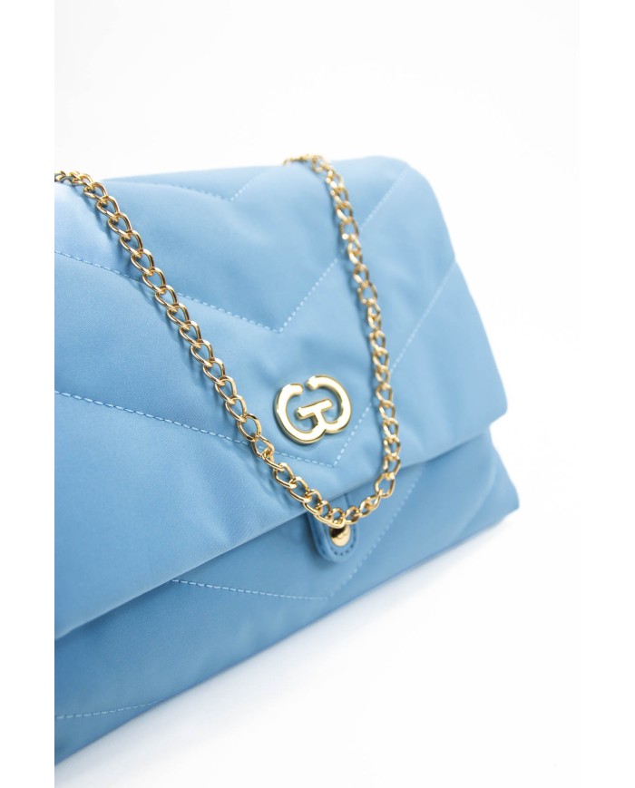 Borsa morbida celeste a tracolla con chiusura bottone a scatto e logo centrale Borsa morbida celeste a tracolla con chiusura bottone a scatto e logo centrale