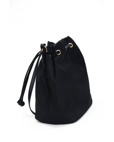 Borsa pochette nera effetto liscio no tracolla chiusura a laccio logo frontale in oro Borsa pochette nera effetto liscio no tracolla chiusura a laccio logo frontale in oro