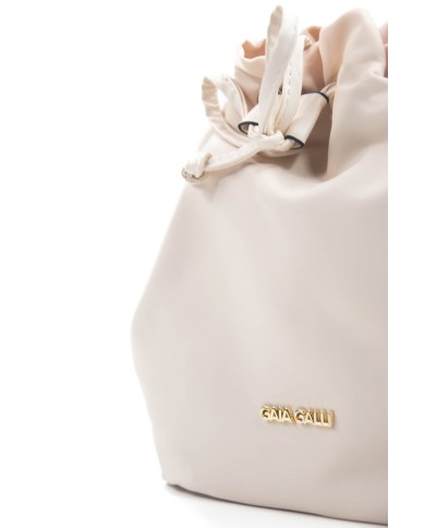 Borsa pochette beige effetto liscio no tracolla chiusura a laccio logo frontale in oro Borsa pochette beige effetto liscio no tracolla chiusura a laccio logo frontale in oro