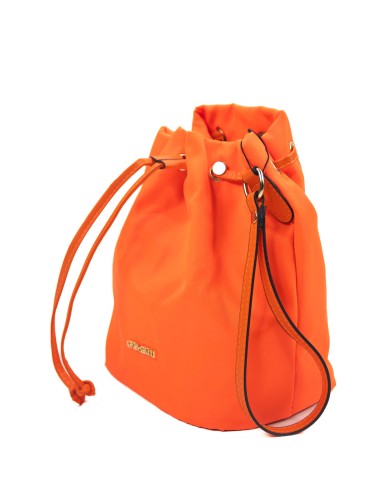 Borsa pochette arancio effetto liscio no tracolla chiusura a laccio logo frontale in oro Borsa pochette arancio effetto liscio no tracolla chiusura a laccio logo frontale in oro