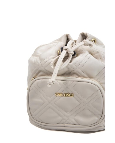 Borsa piccola beige con tracolla rimovibile doppia tasca interna e tasca estesa frontale effetto matelassé Borsa piccola beige con tracolla rimovibile doppia tasca interna e tasca estesa frontale effetto matelassé